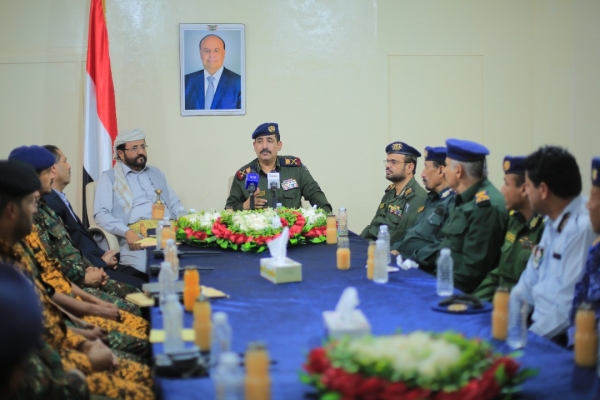 وزير الداخلية ومحافظ مارب يترأسان اجتماعاً للجنة الأمنية في المحافظة