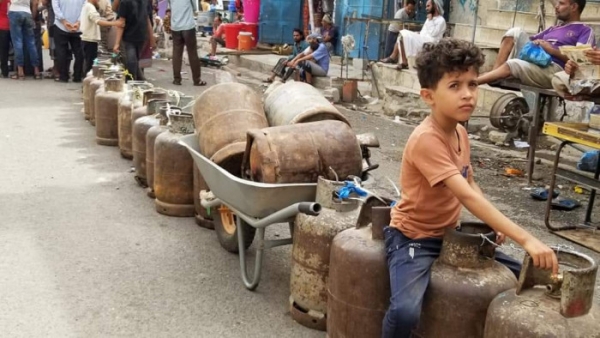 معاناة اليمنيين مع الغاز المنزلي - أرشيف
