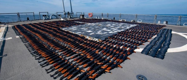 البحرية الأمريكية تعترض شحنة مواد متفجرة كانت في طريقها إلى اليمن