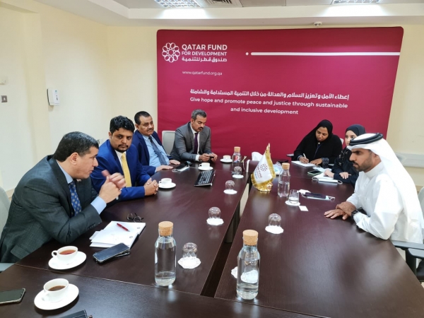 وزير الكهرباء يلتقي مدير صندوق قطر للتنمية بحضور السفير راجح بادي