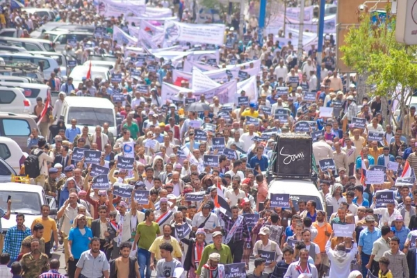 مركز حقوقي: جماعة الحوثي تخل بالهدنة وترفض فتح طرق تعز