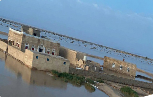سيول الأمطار تحاصر منازل المواطنين شرق الجوف