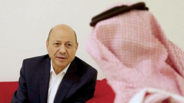 بعد تسليم محافظة شبوة لأدواتها. العليمي يتوجه إلى العاصمة الإماراتية أبو ظبي