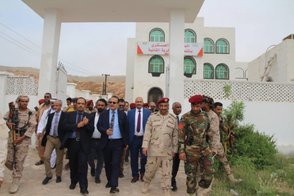 وزير الصحة ومحافظ حضرموت يدشنان  العمل بالمستشفى العسكري بالمكلا