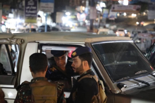 شرطة تعز: الحملة الأمنية ستشمل منع حمل السلاح وإزالة عواكس السيارات
