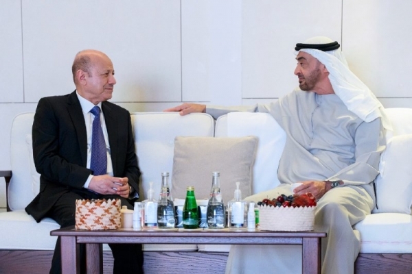 العليمي خلال لقاءه الخميس رئيس الإمارات في أبوظبي