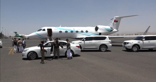 وفد عماني يصل صنعاء في إطار جهود السلطنة لإنهاء الحرب وإحلال السلام