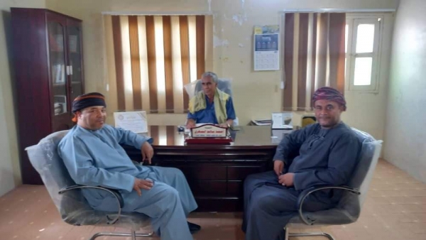 مدير الثقافة بالمهرة يلتقي نائب رئيس اتحاد الشعراء والأدباء العرب بظفار العمانية