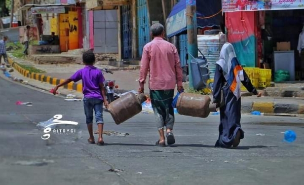 مع اقتراب شهر رمضان.. مدينة تعز تواجه أزمة كبيرة في الغاز المنزلي(تقرير خاص)