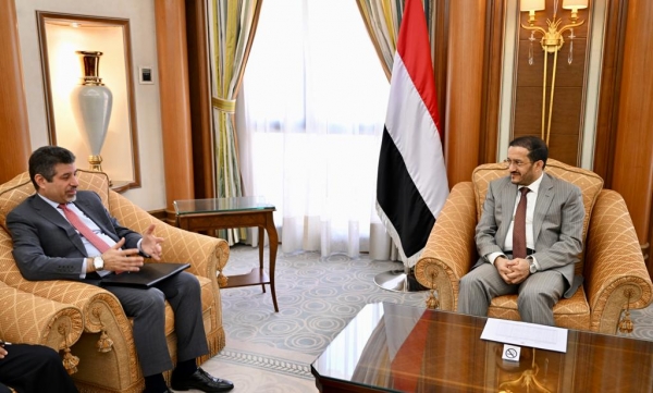 السفير الأمريكي مع عضو مجلس القيادة الرئاسي عثمان مجلي السفير الأمريكي مع عضو مجلس القيادة الرئاسي عثمان مجلي