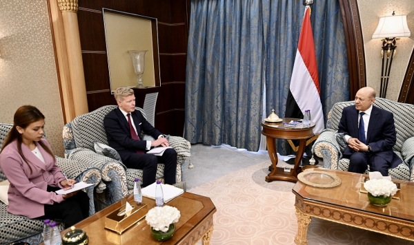 رئيس وأعضاء المجلس الرئاسي يبحثون المستجدات مع المبعوث الأممي