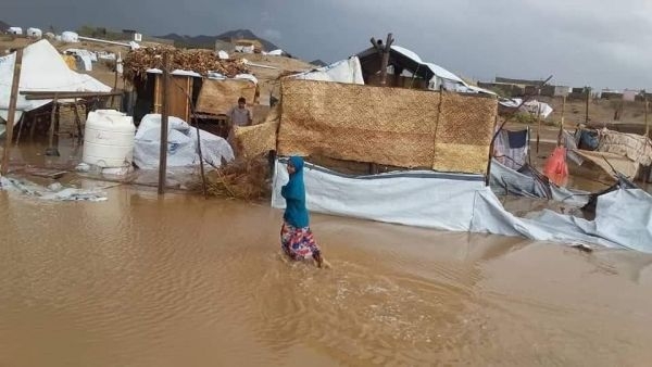 الوحدة التنفيذية للنازحين بمأرب: تضرر تسعة آلاف أسرة نازحة جراء السيول
