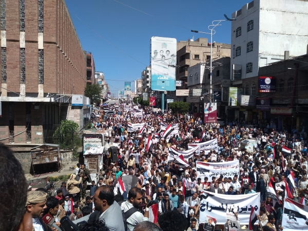 مسيرة في تعز تؤكد ضرورة الحفاظ على الوحدة ومواجهة مشاريع التقسيم