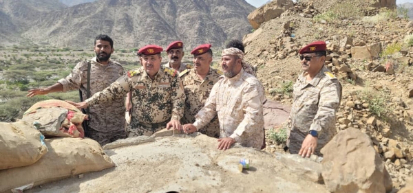 زيارة قائد محور أبين وعدد من القادة العسكريين لجبهات القتال في المحافظة