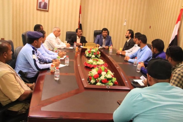 المهرة.. اجتماع يبحث احتياجات المحافظة من مشاريع الطرق