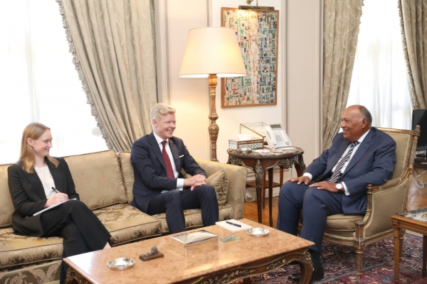 غروندبرغ خلال لقائة مع وزير الخارجية المصري