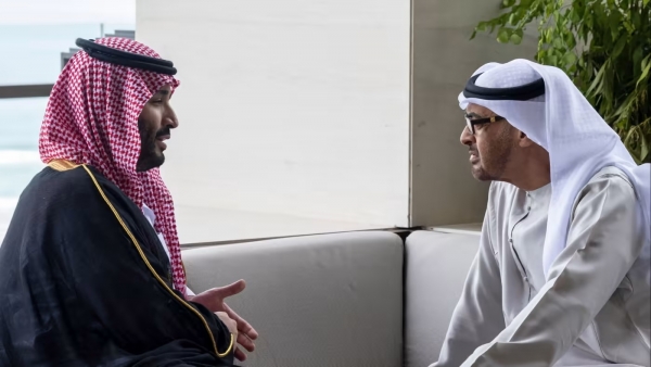 ولي العهد السعودية الأمير محمد بن سلمان مع رئيس الإمارات الشيخ محمد بن زايد/وكالات