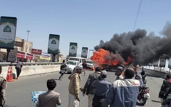 صنعاء.. اندلاع حريق بسيارات مواطنين فوق جسر جولة عمران