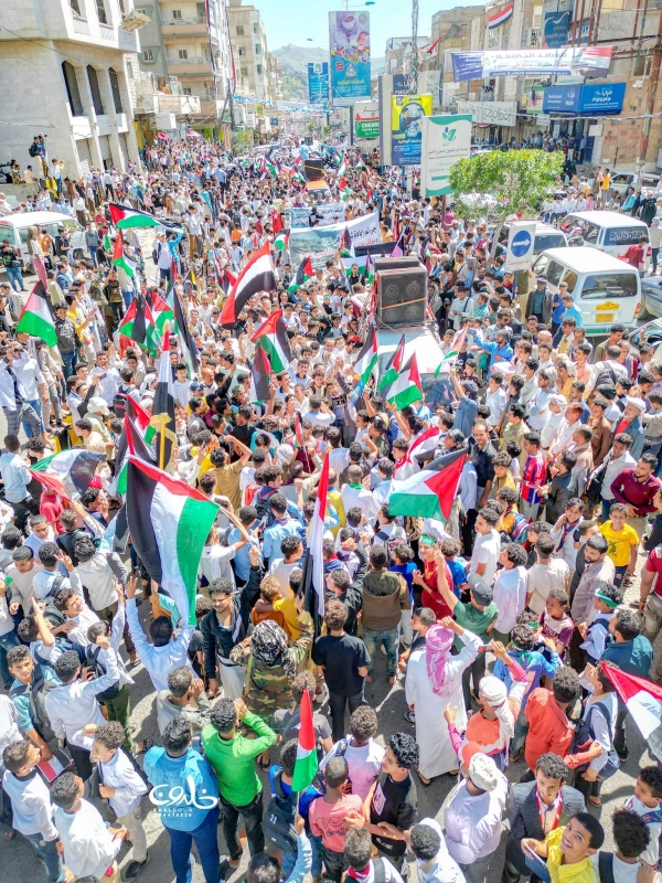الآلاف يتظاهرون في تعز تضامنا مع الشعب الفلسطيني
