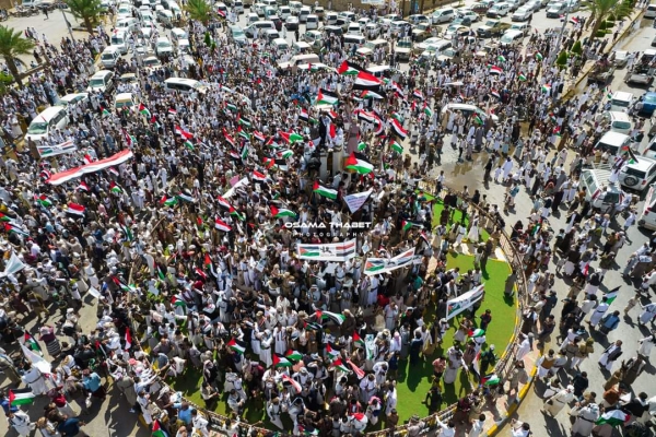 الآلاف يتظاهرون في مارب تضامنا مع الفلسطينيين