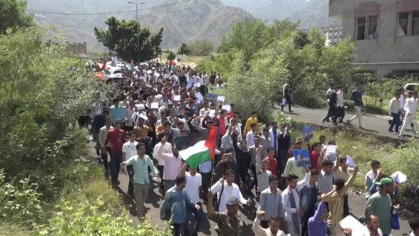 طلاب جامعة تعز ينظّمون مسيرة تضامناً مع غزة
