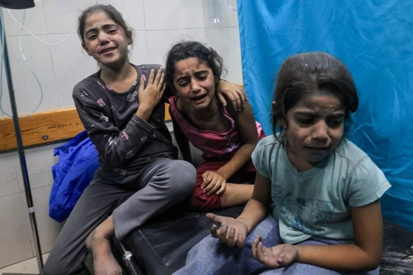 لقطات تظهر مشاعر الخوف والفزع على وجوه أطفال فلسطينيين أصيبوا في القصف الإسرائيلي على مستشفى #المعمداني في غزة