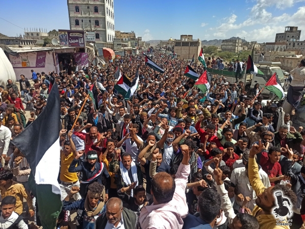 الضالع.. المئات يتظاهرون بمديرية مريس تضامنا مع قطاع غزة