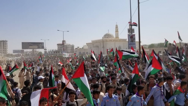 آلاف الطلاب يتظاهرون في مارب تضامنا مع قطاع غزة