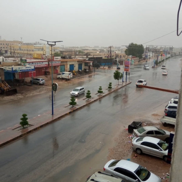 أمطار غزيرة في محافظة المهرة تأثرا بإعصار تيج