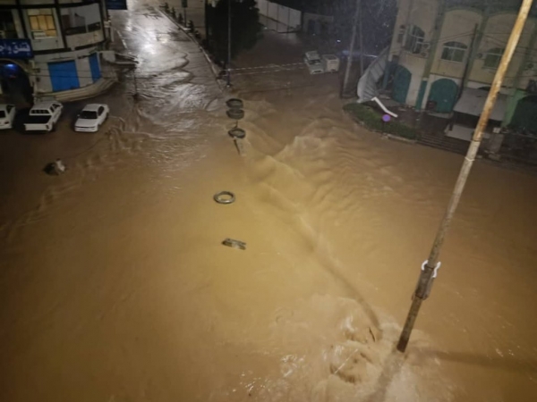 إعصار تيج يغرق محافظة المهرة ونشطاء ينتقدون غياب دور العليمي في عمليات الإغاثة والإنقاذ