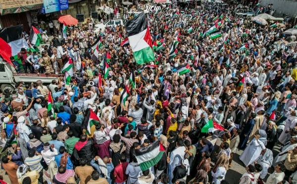 تعز.. احتجاجات غاضبة للتنديد بجرائم الاحتلال الإسرائيلي في غزة