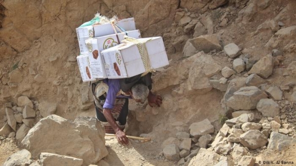 شباب اليمن بين نار البطالة وجحيم الأعمال الشاقة ذات المردود البسيط (تقرير خاص)