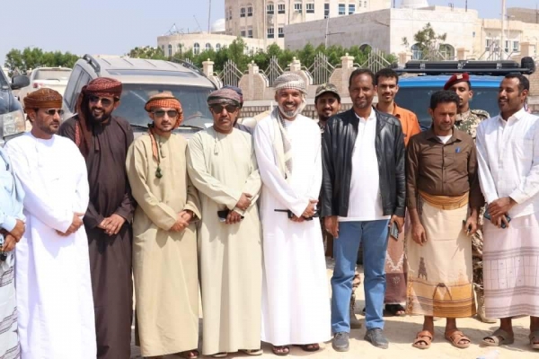 فريق عماني تطوعي يصل إلى المهرة للمساهمة في عون المتضررين من إعصار تيج