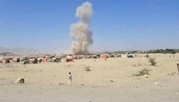 الحكومة تدين استهداف الحوثيين مخيمات للنازحين شمالي مأرب