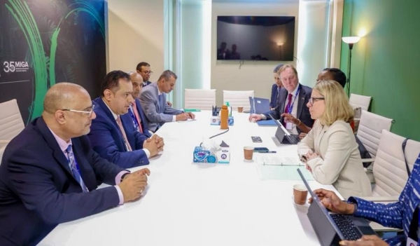 رئيس الوزراء يحثّ البنك الدولي على توسيع نطاق انتقال عملياته في اليمن