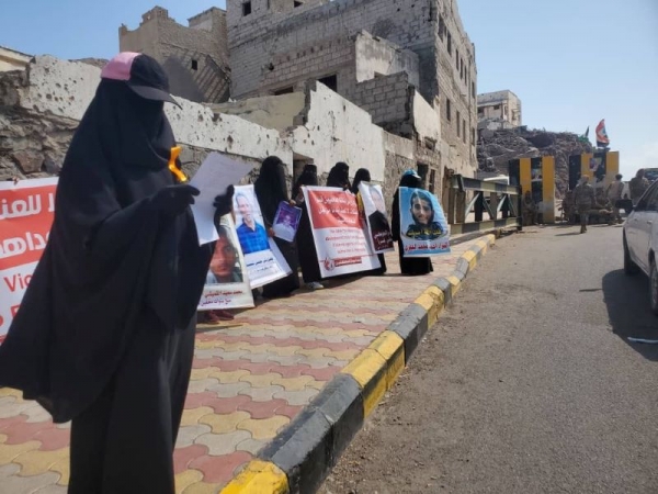أمهات المختطفين تطالب بالإفراج عن المعتقلين والمخفيين قسراً في عدن