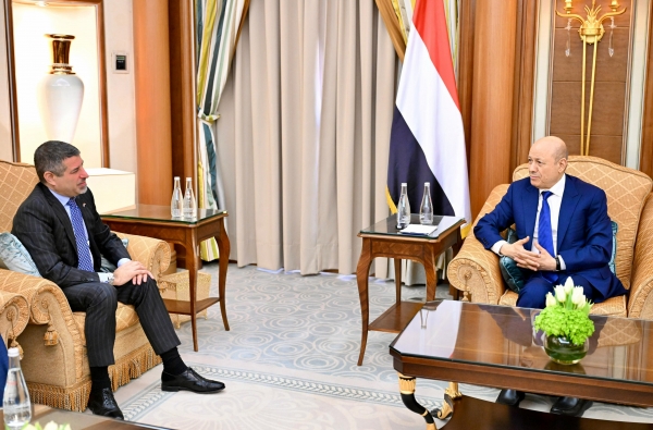 السفير الأمريكي: ناقشت مع الرئيس العليمي هجمات الحوثيين على الملاحة