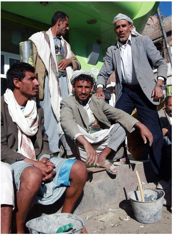 عمال يمنيون