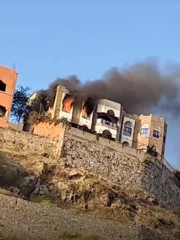 الدفاع المدني يسيطر على حريق نشب في منزل بمدينة تعز