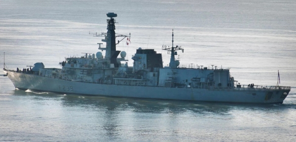 فرقاطة بريطانية جديدة تبحر نحو منطقة الخليج لحماية السفن من هجمات الحوثيين