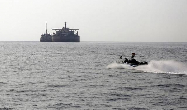البحرية البريطانية تتحدث عن وقوع حادث في البحر الأحمر بالقرب من عدن