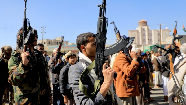 واشنطن تدرس إعادة الحوثيين إلى "قائمة الإرهاب"