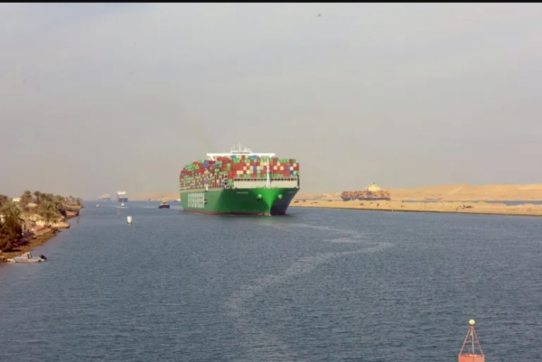 مزيد من سفن الحبوب تبحر بعيدا عن قناة السويس بسبب هجمات الحوثيين