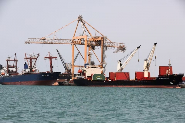 مسؤول حوثي: السفن التي تدخل المياه اليمنية يجب أن تحصل على تصريح