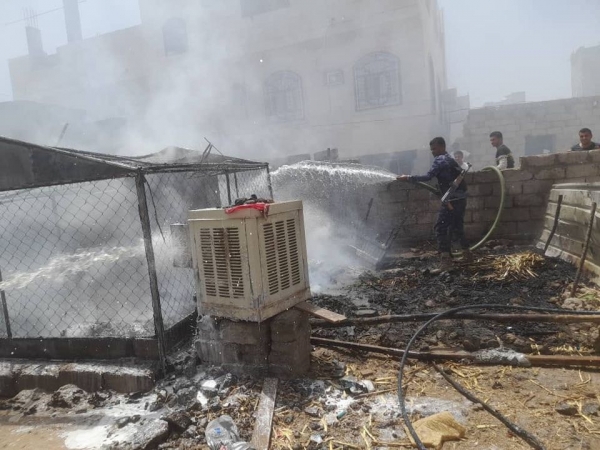 إنقاذ أسرة من حريق هائل بمنزلهم في مدينة مأرب