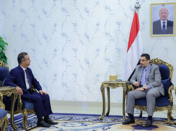 رئيس الوزراء يبحث مع السفير الليبي آليات تعزيز العلاقات بين اليمن وليبيا