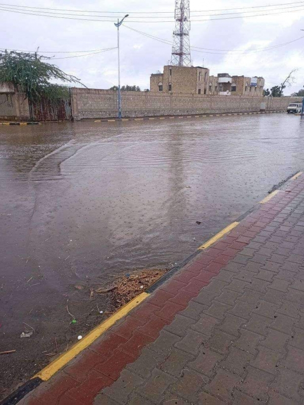 هطول أمطار غزيرة على مدينة زنجبار ومناطق متفرقة بأبين