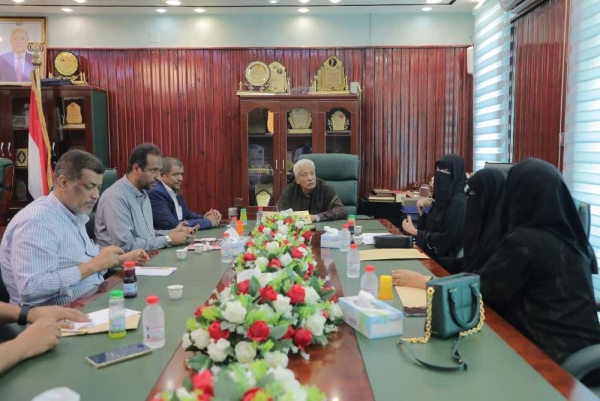اجتماع محافظ المهرة محمد علي ياسر مع مديرات إدارات تنمية المرأة في المديريات