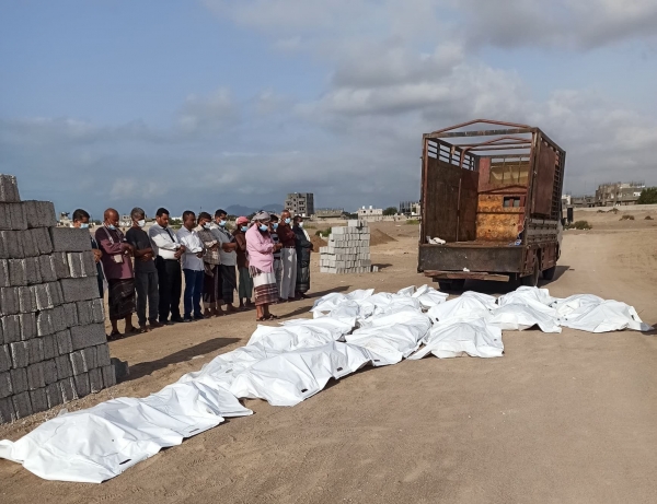 بسبب انقطاع الكهرباء.. دفن 17 جثة مجهولة الهوية في لحج