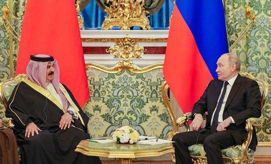 الرئيس الروسي فلاديمير بوتين وملك البحرين حمد بن عيسى آل خليفة